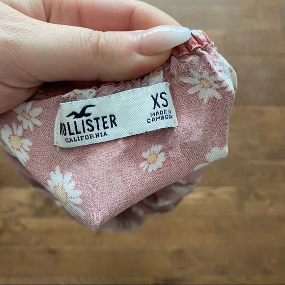 ✨50% OFF✨ Hollister Tank Top - Picture 6 of 9